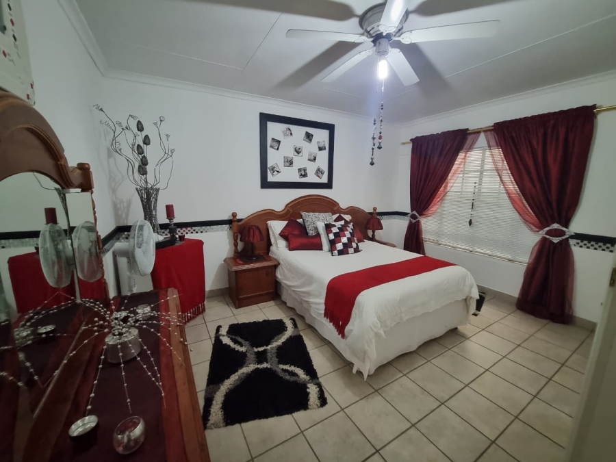 3 Bedroom Property for Sale in Oos Einde North West